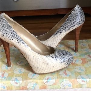 Stuart Weitzman Rowin Heel